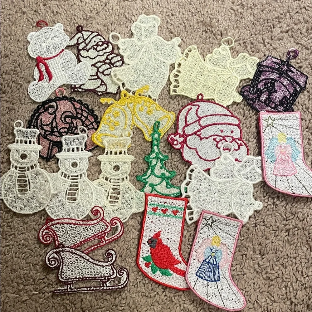 18 Holiday‎ Patches